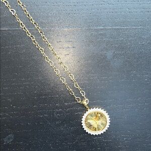 Elegant Gold Pendant Necklace